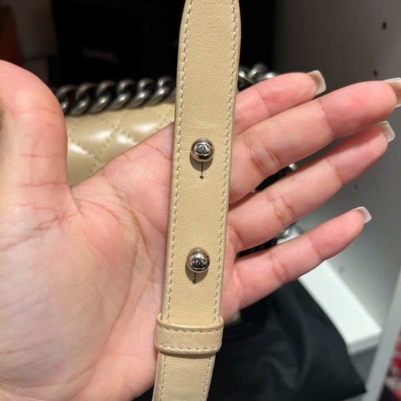 Chanel lambskin Large Boy Bag - Picture 13 of 16